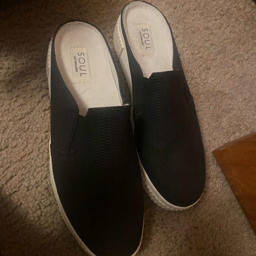 SOUL Naturalizer Cozy White and Black Footwear - Picture 2 of 5
